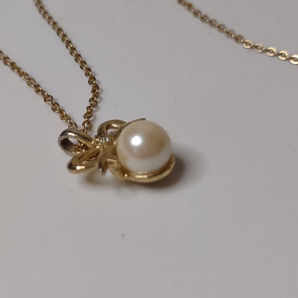 Gold Tone Bow And Faux Pearl Pendant Necklace 18 Inches Long - Picture 5 of 12